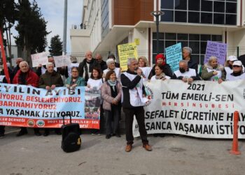 Emeklilerin protestosunda ‘Sefalet’ oyunu sahnelendi
