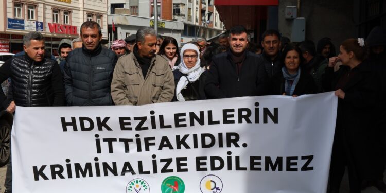 Birçok kentte HDK tepkisi: Karar hukuk felaketidir  | YENİLENDİ