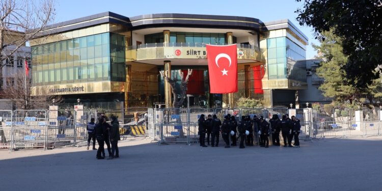 Sêrt kayyımından yardımcısına belediyede 2 görev