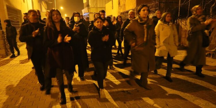 Sêrt’te gece gündüz kayyım protestosu