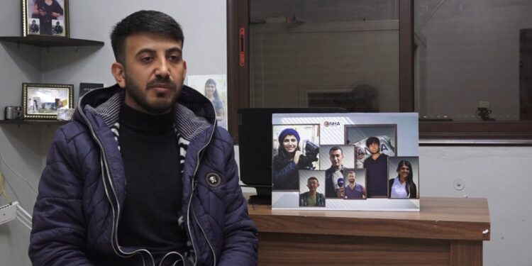 Gazetecilerin katledilmesine karşı sessizliğe tepki