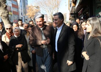 Wan’da esnaf ziyaretinde yoğun ilgi