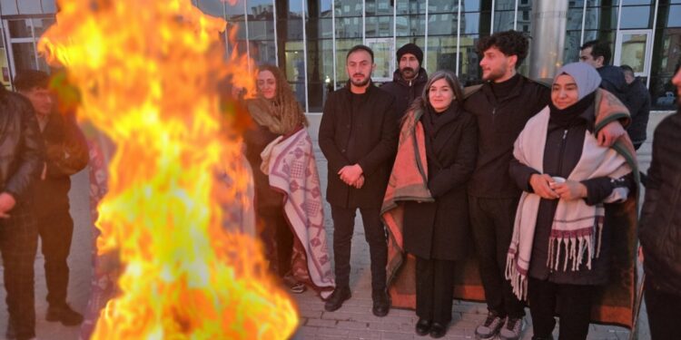 Belediye önünde sabahlayan eşbaşkan: Gaspa geçit vermeyeceğiz