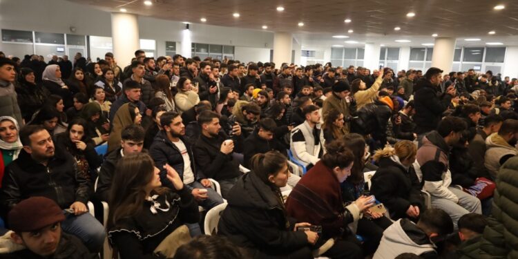 Nöbet eyleminde gençlik forumu: Gün Dewrimci Kawa olma günüdür