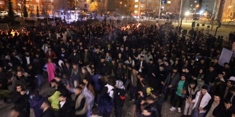 Wan’da nöbet sürüyor: Ala boyun eğmeyeceğiz