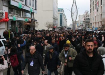 Wan’da binlerce kişi irade gaspına karşı yürüdü