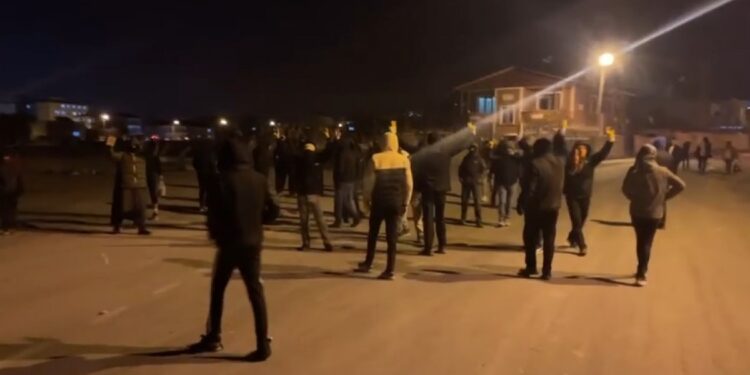 Gençler kayyım ve komploya karşı eylemde