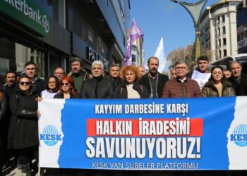 ‘Wan halkı seçme seçilme hakkından azade mi?’