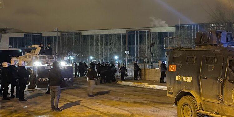 Wan’da kayyım bilançosu: 400 gözaltı, işkence, tutuklama