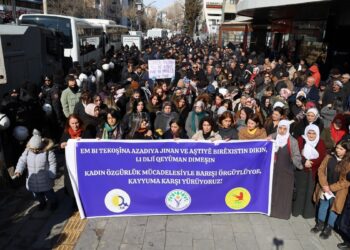 Kadınlardan ‘özgürlük mücadelesiyle barışı örgütlüyoruz’ yürüyüşü
