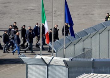 İtalya Arnavutluk'a gönderdiği göçmenleri geri aldı