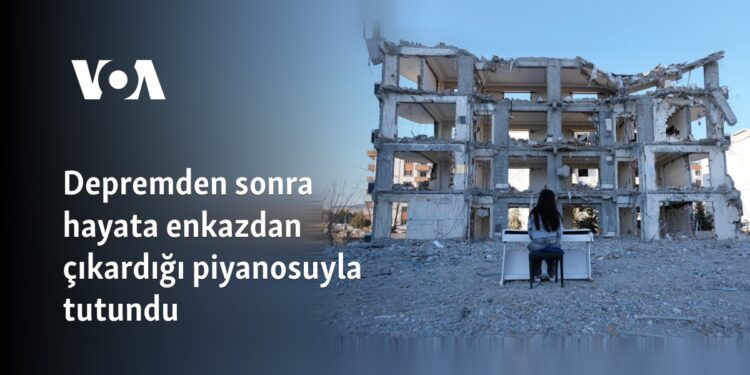 Depremden sonra hayata enkazdan çıkardığı piyanosuyla tutundu