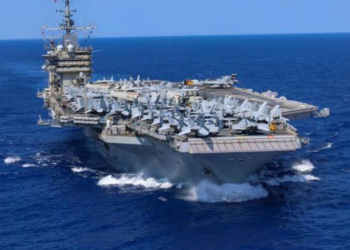 ABD Uçak Gemisi Ticari Gemi İle Çarpıştı