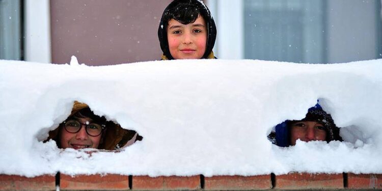 AKOM'dan İstanbul uyarısı | Kar kalınlığı 40 cm oldu: Yağışlar devam edecek mi?