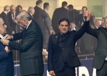 AKP Kongresinde 'Rozet' Krizi! İYİ Parti Heyeti Salonu Terk Etti