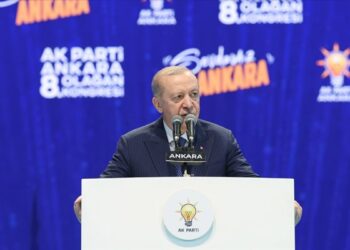 AKP kongresi: Erdoğan TÜSİAD’ı tehdit etti