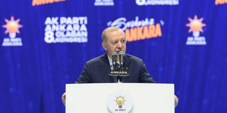 AKP kongresi: Erdoğan TÜSİAD’ı tehdit etti