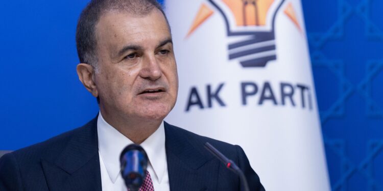 AKP’li Ömer Çelik: YPG de silah bırakmalıdır