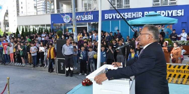 AKP'li belediyede maaş isyanı: 2 bin 500 işçi iş bıraktı