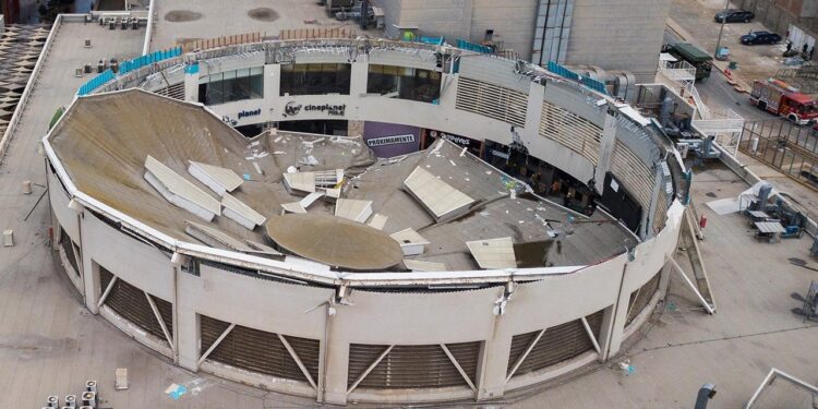 AVM'de Facia! Çatı Çöktü, Onlarca İnsan Altında Kaldı: Çok Sayıda Ölü ve Yaralı Var