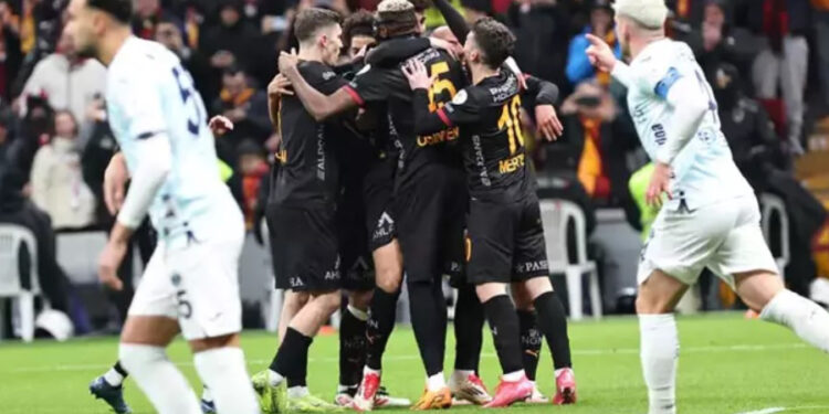 Adana Demirspor, Galatasaray maçında sahadan çekildi