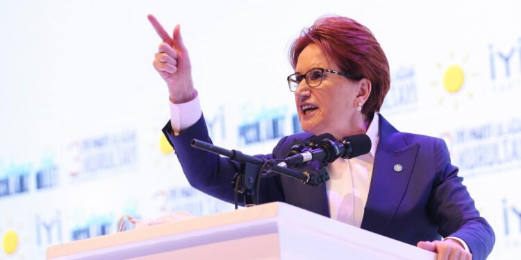 Akşener'e en yakınından zehir zemberek sözler