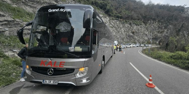 Ankara-Zonguldak Karayolunda Otobüs Tünele Çarptı, 3 Yaralı