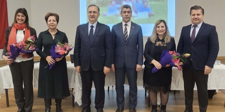 Ataşehir'de "Uluslararası Bilimde Kadınlar ve Kız Çocukları Günü" dolayısıyla panel düzenlendi