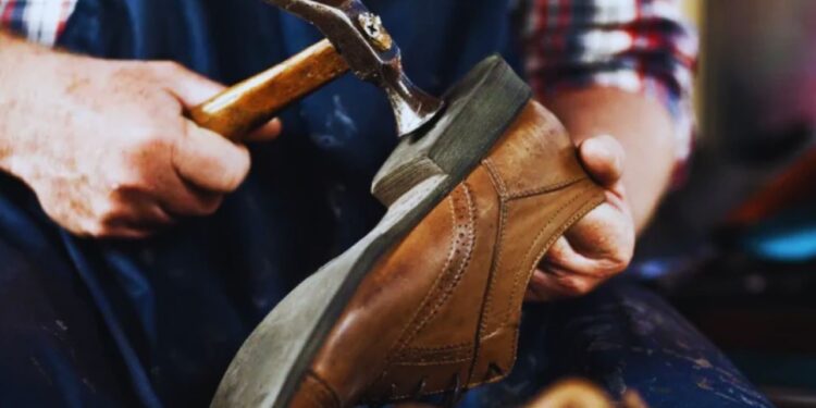 Ayakkabı Tamircilerinde 'Yoksulluk' Mesaisi