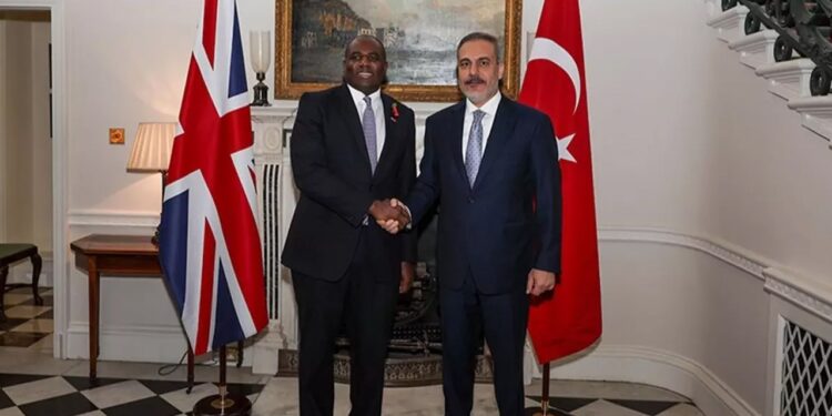 Bakan Fidan, İngiliz Mevkidaşı Lammy ile Görüştü