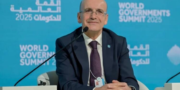 Bakan Şimşek'ten 'ABD vergileri' yorumu: Türkiye'nin "manşetlerde olmasını" beklemiyoruz