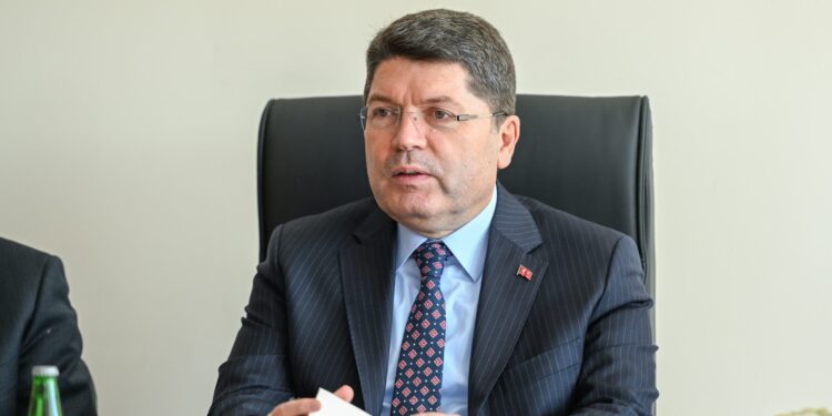 Bakan Tunç'tan "kısmi af" iddialarına yanıt: Eşitlik düzenlemesi