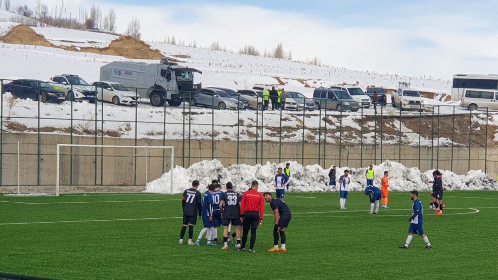 Başkalespor Evinde İpekyolu Belediyespor'u Rahat Geçti