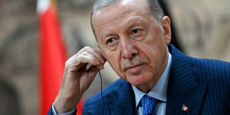 Bin 600 delegeye, 7 milyon TL'lik saat hediye edecek