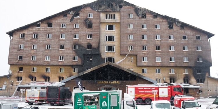 Bolu ders oldu: Çanakkale'de 13 otelin kapısına kilit vuruldu