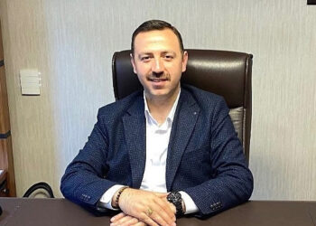 Boykot listesindeki mağazanın açılışına katılan AKP'li başkan görevden alındı