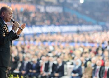 Büyük Kongrenin Yankıları Sürüyor: Seçimin Faturası Üç İsme Kesildi