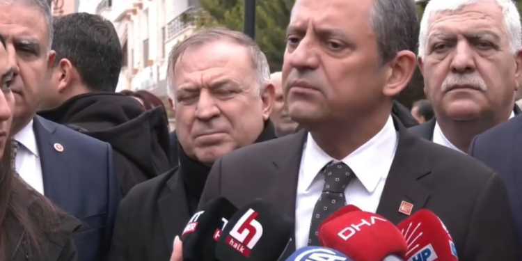 CHP Lideri Özgür Özel'den Hatay'da 'Erken Seçim' Çağrısı: 'Sandık Bir An Önce Gelmeli'
