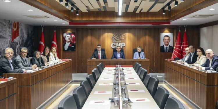 CHP MYK Toplantısı Sona Erdi! Ön Seçim Kararı Alındı