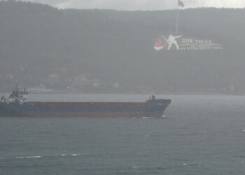 Çanakkale Boğazı’nda transit gemi geçişlerine sis engeli