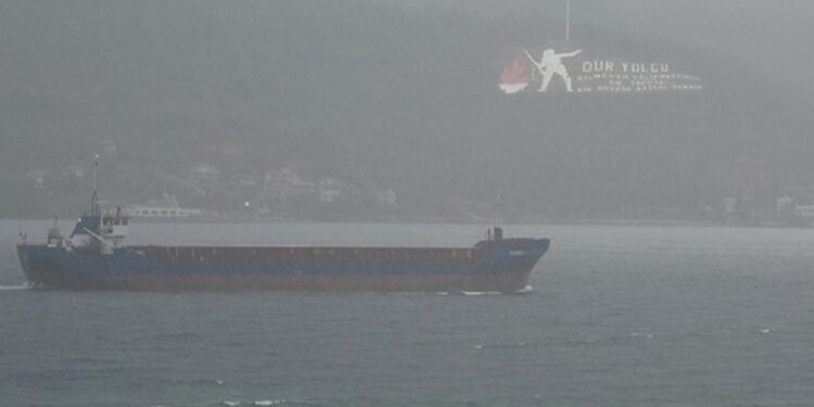 Çanakkale Boğazı’nda transit gemi geçişlerine sis engeli