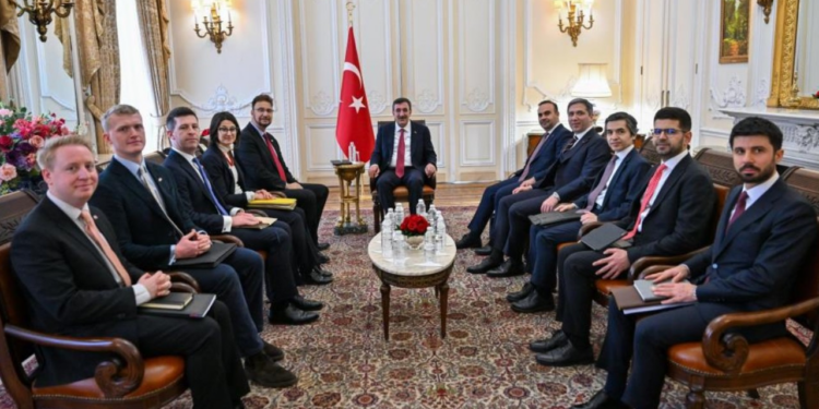 Cevdet Yılmaz İngiliz Milletvekili Khan ile Görüştü