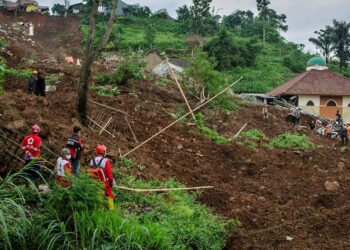 Çin'de Heyelan... 30 Kişi Toprak Altında
