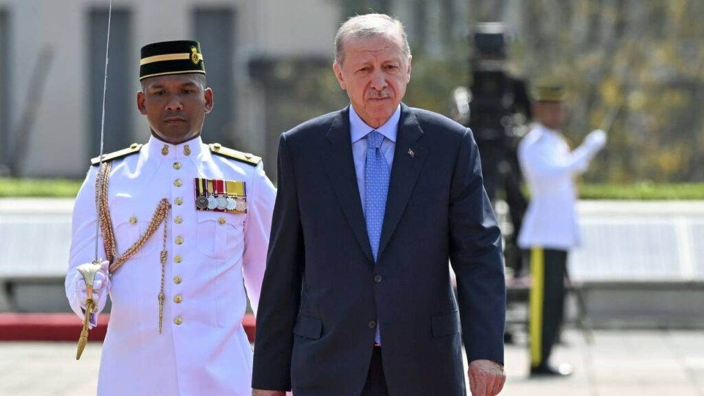 Cumhurbaşkanı Erdoğan, Malezya’da Resmi Törenle Karşılandı
