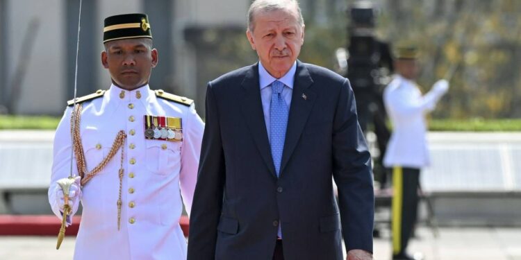 Cumhurbaşkanı Erdoğan, Malezya’da Resmi Törenle Karşılandı