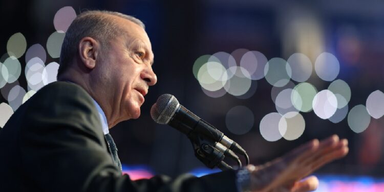 Cumhurbaşkanı Erdoğan Yeniden Genel Başkan