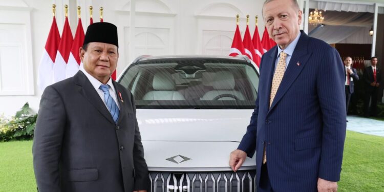 Cumhurbaşkanı Erdoğan'dan Endonezya Cumhurbaşkanı'na Togg Hediyesi