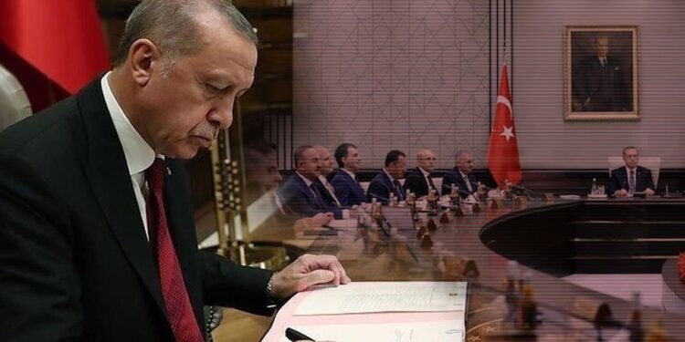Cumhurbaşkanı Erdoğan'ın Masasında 30 İsimli Anket: Vatandaşlara Tek Tek Soruldu