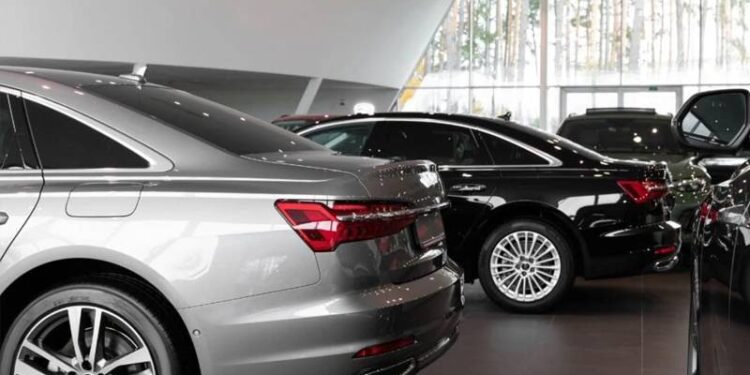 Dar ve orta gelirli vatandaş otomobil alamaz hale geldi