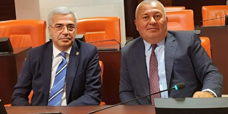 Demokrat Parti’den istifa etmişlerdi; Salih Uzun ve Cemal Enginyurt CHP’ye katıldı